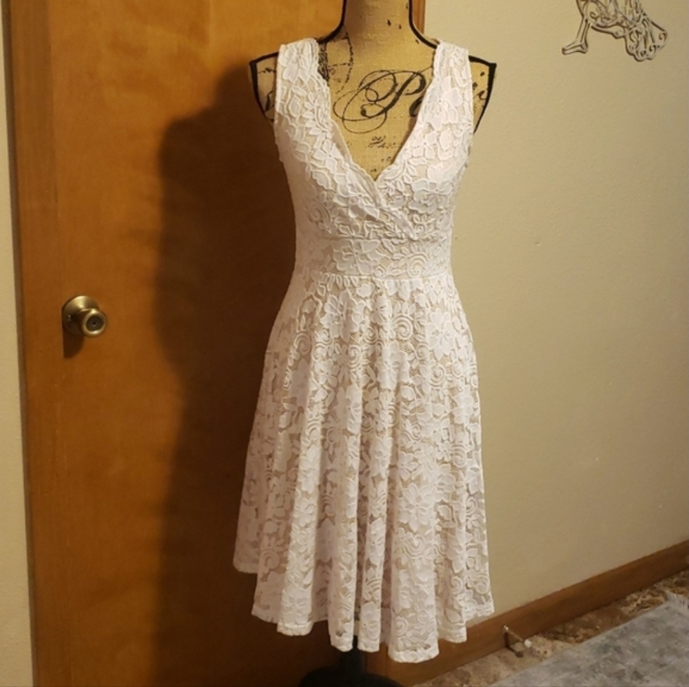 Patty Boutik Lace Dress size M